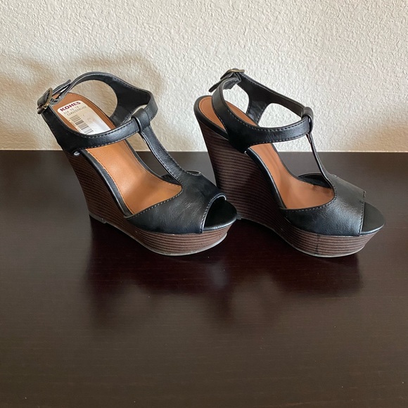 Candie’s Women’s Black Wedges - Picture 3 of 6